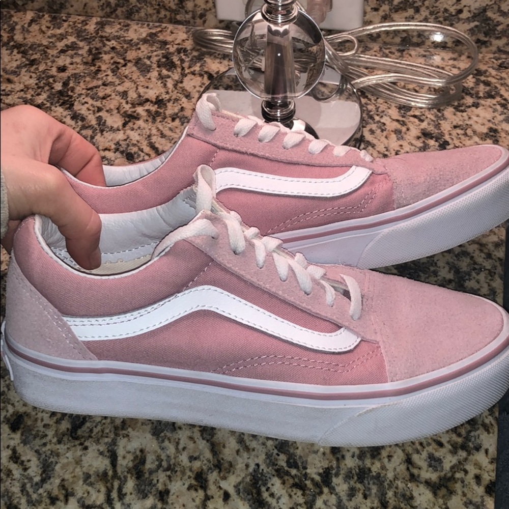 Women’s lace up low top vans